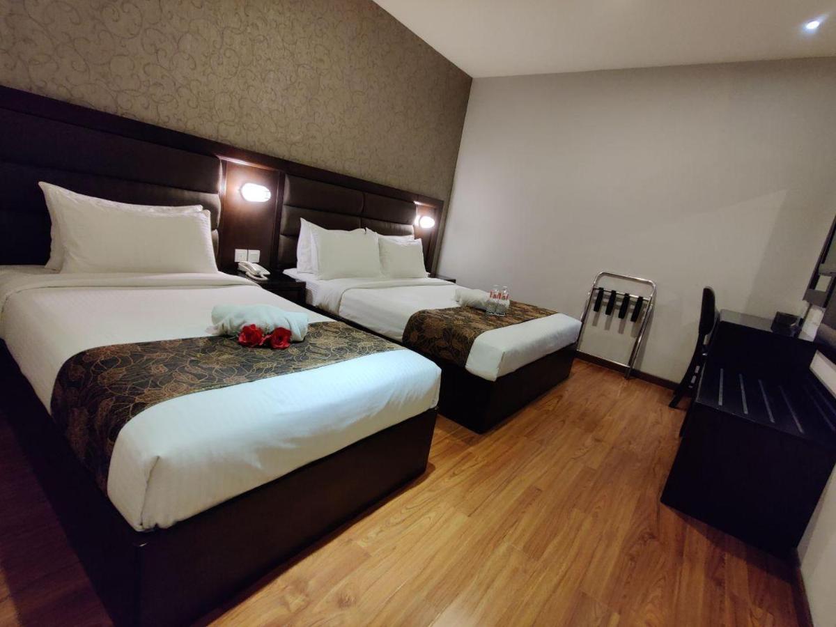 Castello Hotel Kulai Esterno foto