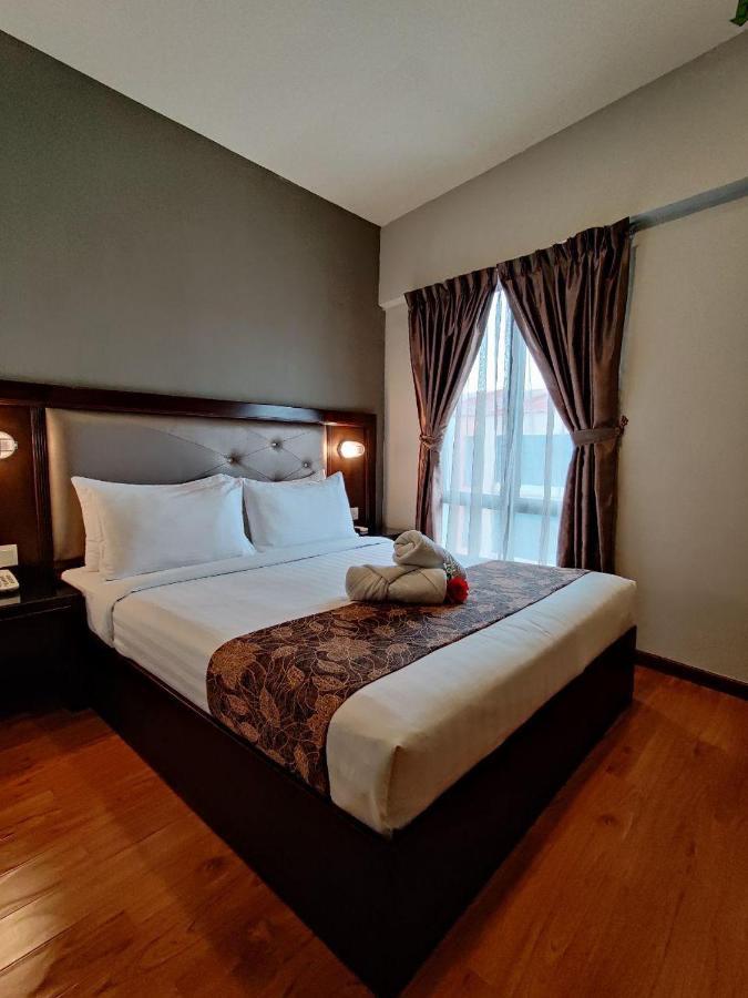 Castello Hotel Kulai Esterno foto