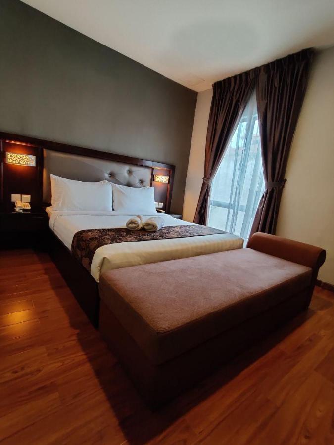 Castello Hotel Kulai Esterno foto