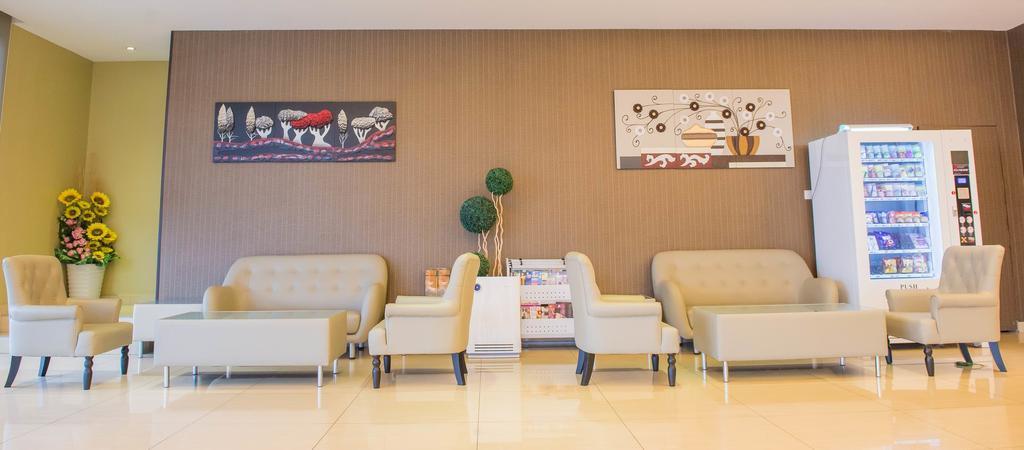 Castello Hotel Kulai Esterno foto