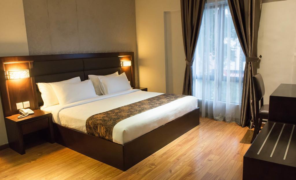 Castello Hotel Kulai Esterno foto