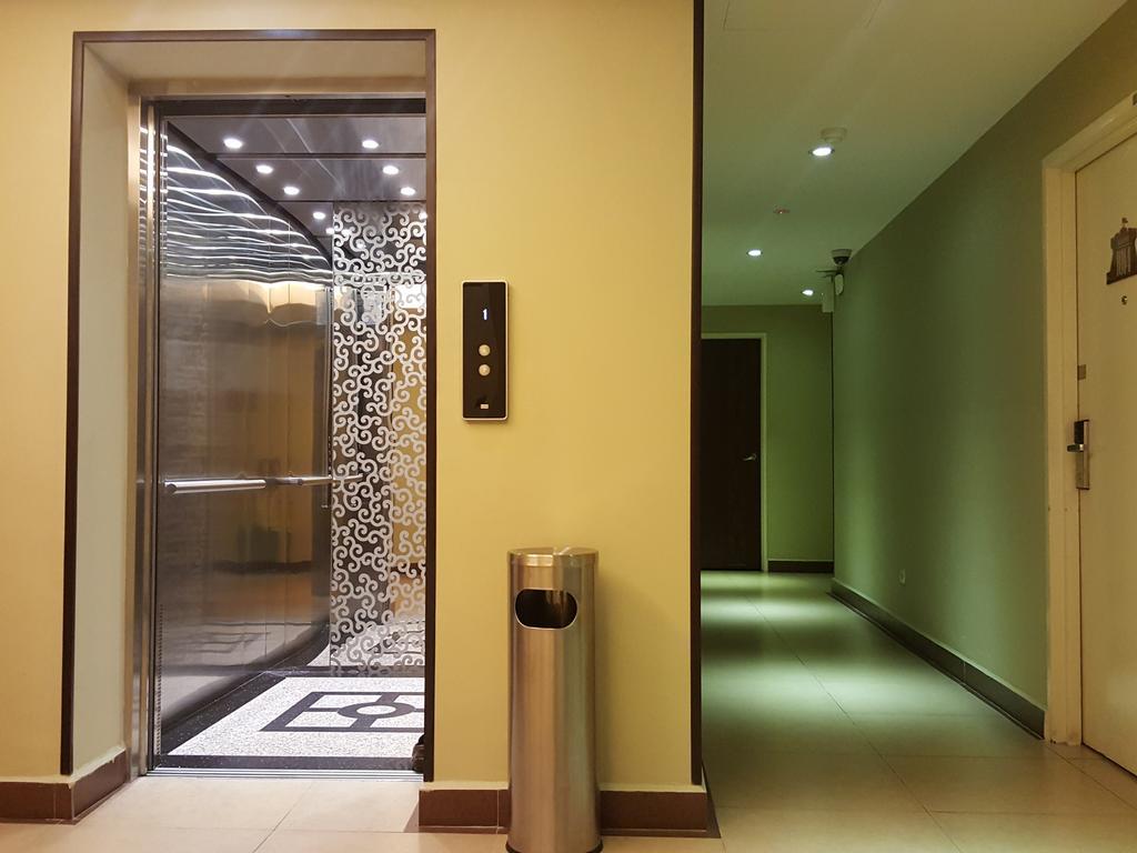 Castello Hotel Kulai Esterno foto