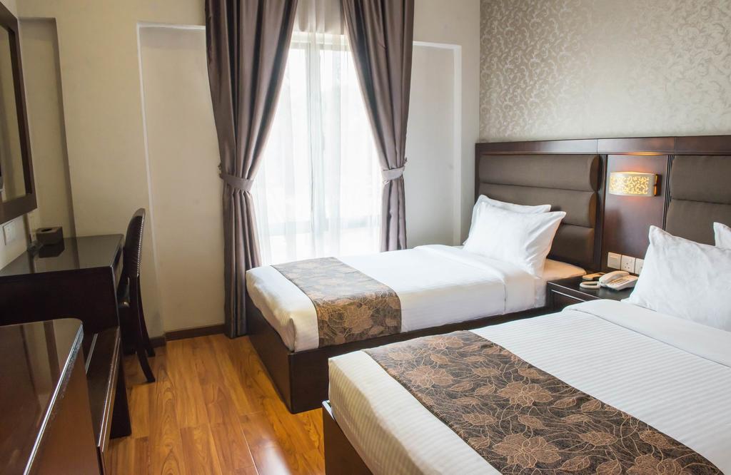 Castello Hotel Kulai Esterno foto